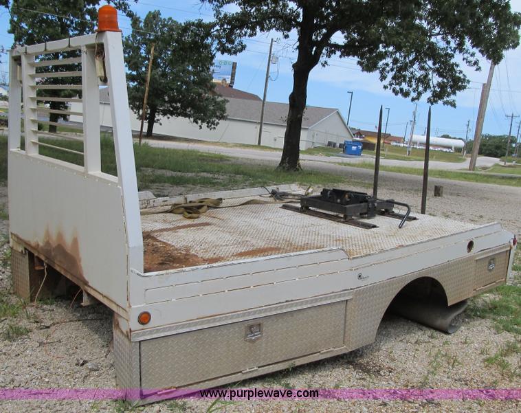 image for item Z9140 2006 Wheeler flatbed bale bed