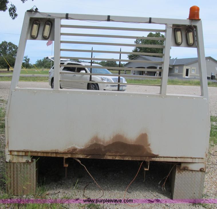 image for item Z9140 2006 Wheeler flatbed bale bed