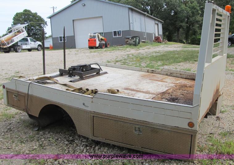 image for item Z9140 2006 Wheeler flatbed bale bed