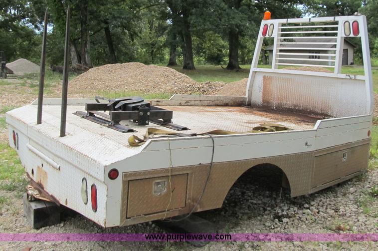image for item Z9140 2006 Wheeler flatbed bale bed