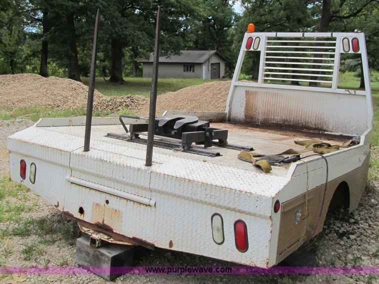 image for item Z9140 2006 Wheeler flatbed bale bed