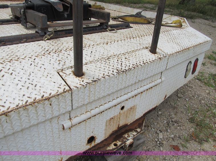 image for item Z9140 2006 Wheeler flatbed bale bed