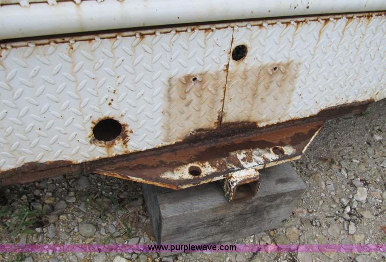 image for item Z9140 2006 Wheeler flatbed bale bed