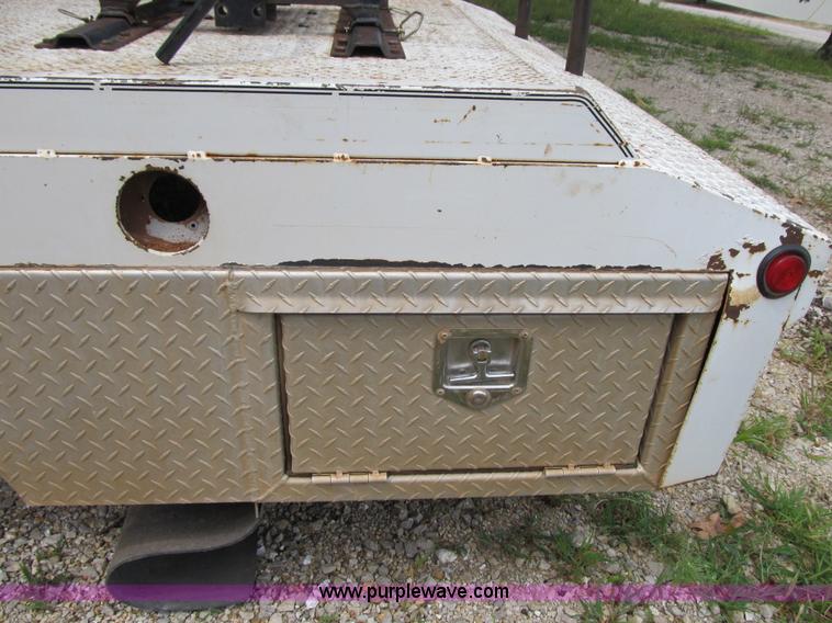 image for item Z9140 2006 Wheeler flatbed bale bed