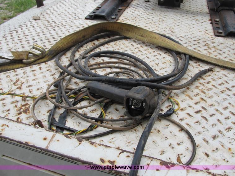 image for item Z9140 2006 Wheeler flatbed bale bed