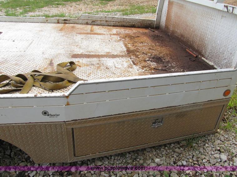 image for item Z9140 2006 Wheeler flatbed bale bed