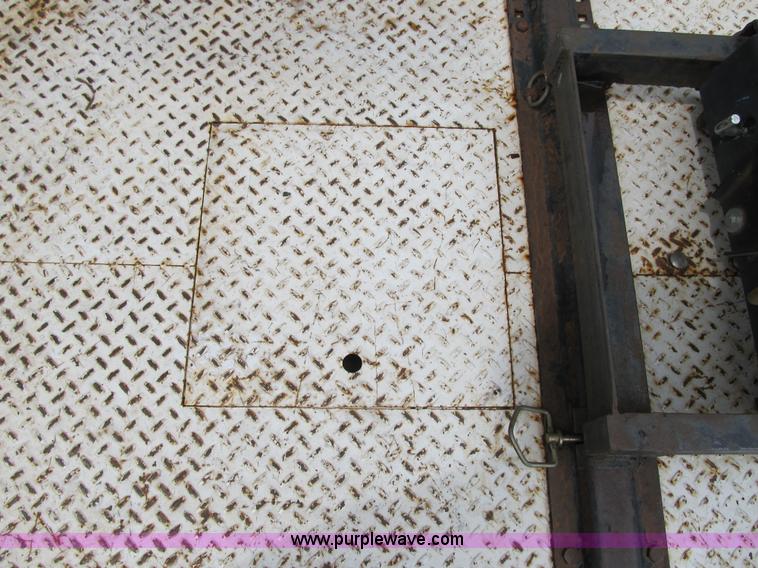 image for item Z9140 2006 Wheeler flatbed bale bed