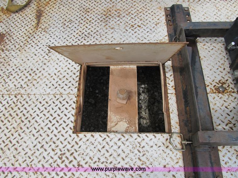 image for item Z9140 2006 Wheeler flatbed bale bed