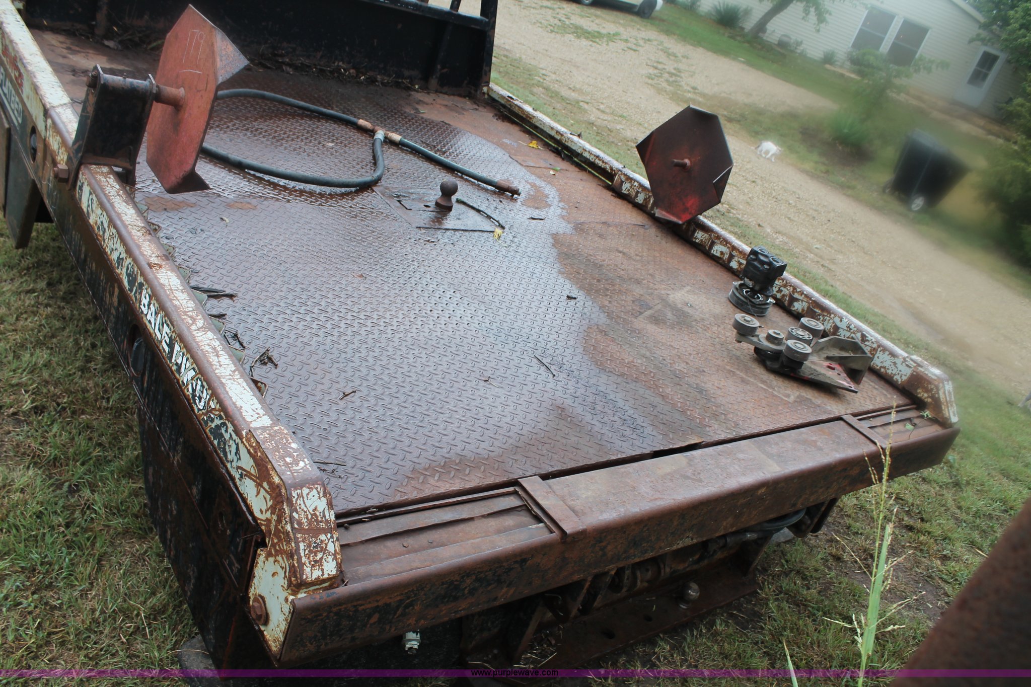 DewEze 280 bale bed in Douglass, KS Item AM9901 sold Purple Wave