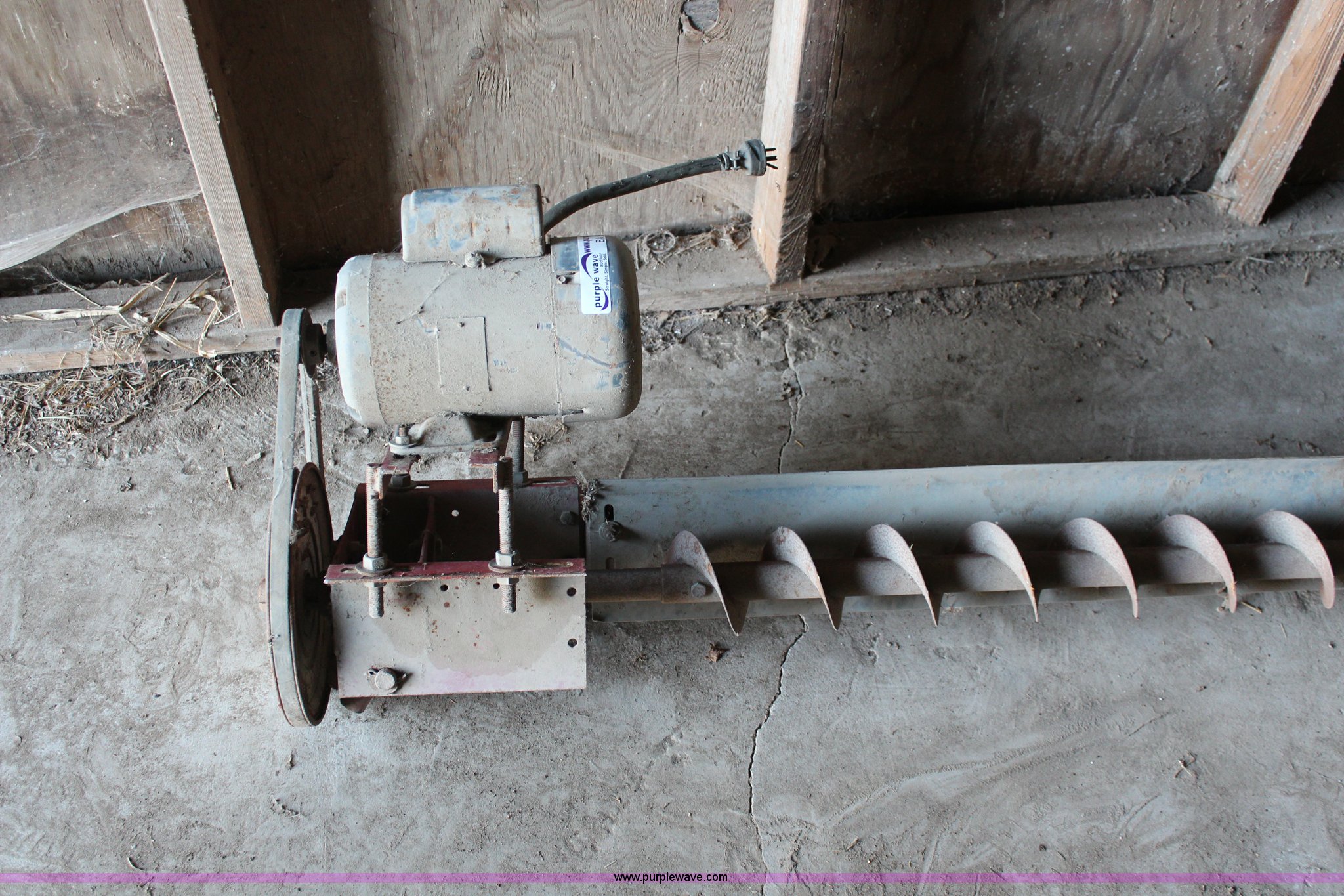 8'L grain bin sweep auger in Tonganoxie, KS Item BA9058 sold Purple