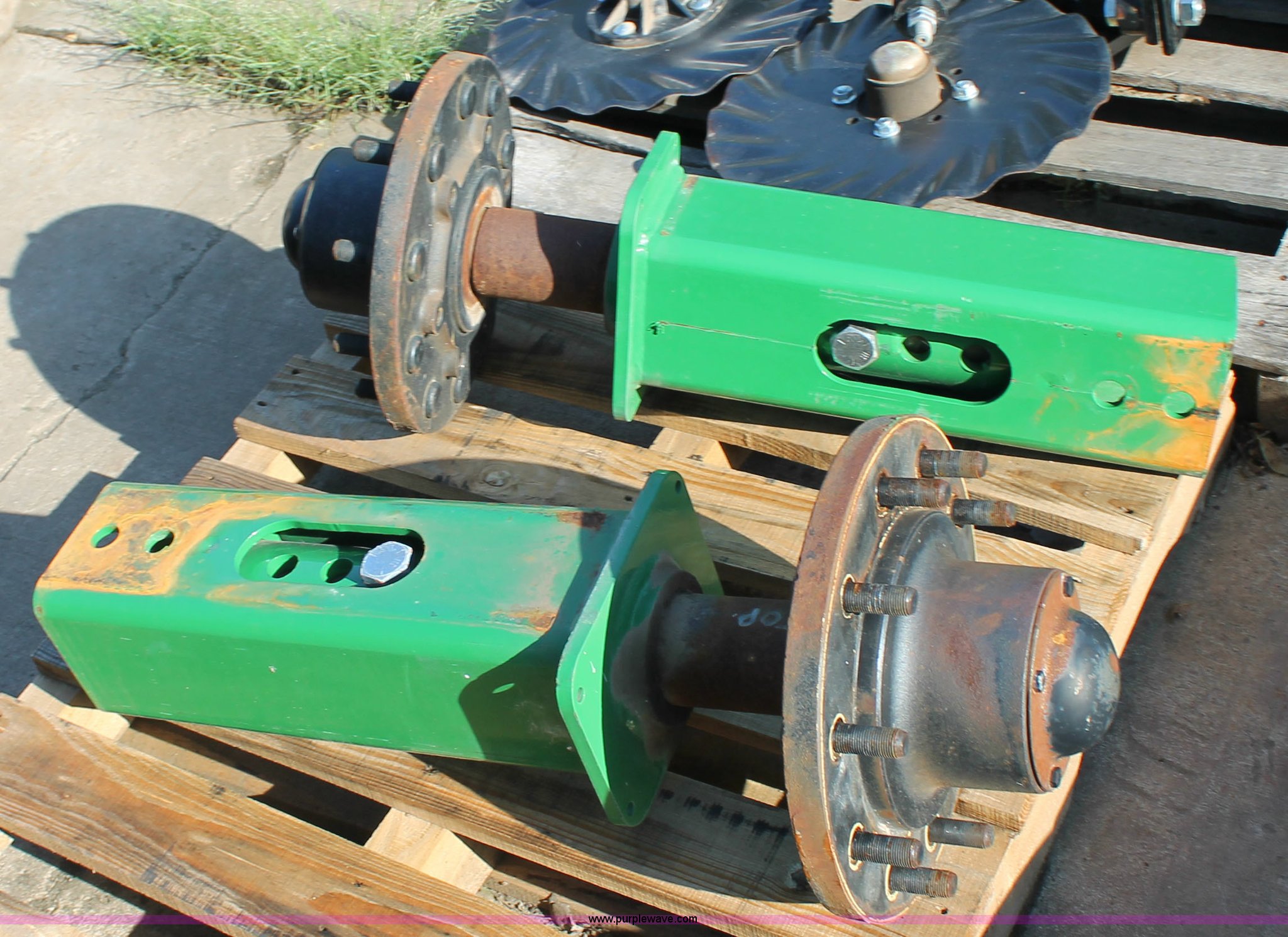 10 bolt hub and spindle assembly in Assaria, KS Item G8172 sold