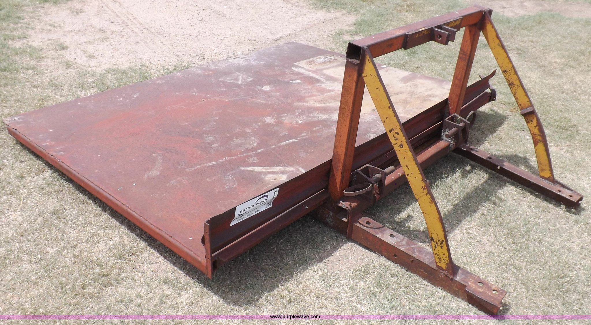 Three point platform in Spearville, KS | Item H9182 sold | Purple Wave