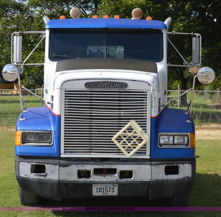 image for item AY9740 1989 Freightliner FLD120 truck cab and chassis
