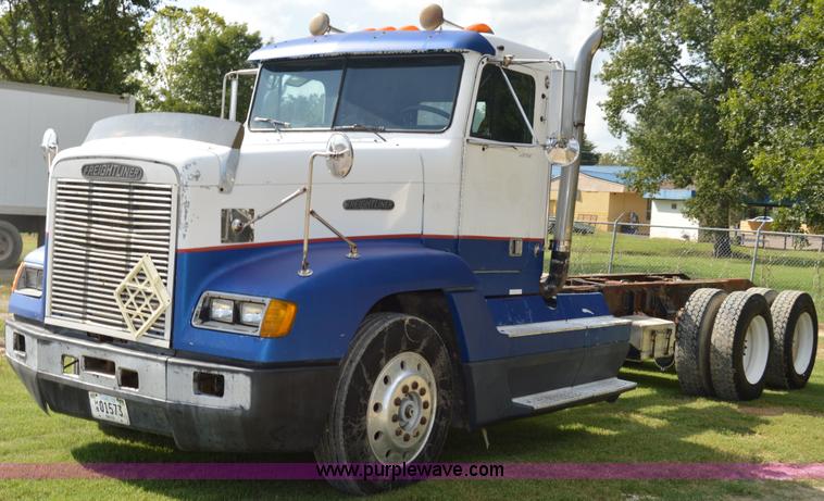 image for item AY9740 1989 Freightliner FLD120 truck cab and chassis