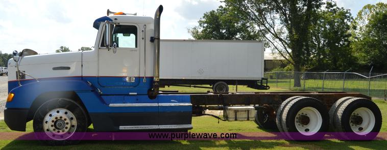 image for item AY9740 1989 Freightliner FLD120 truck cab and chassis