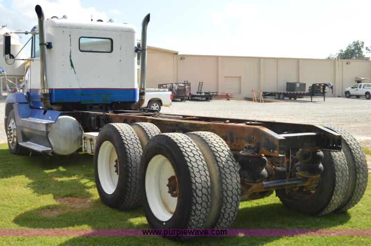 image for item AY9740 1989 Freightliner FLD120 truck cab and chassis