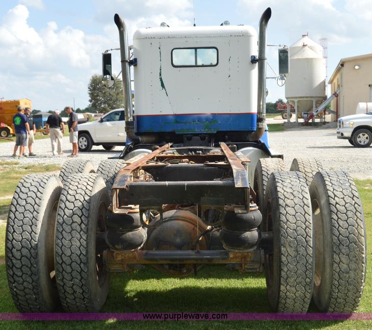 image for item AY9740 1989 Freightliner FLD120 truck cab and chassis