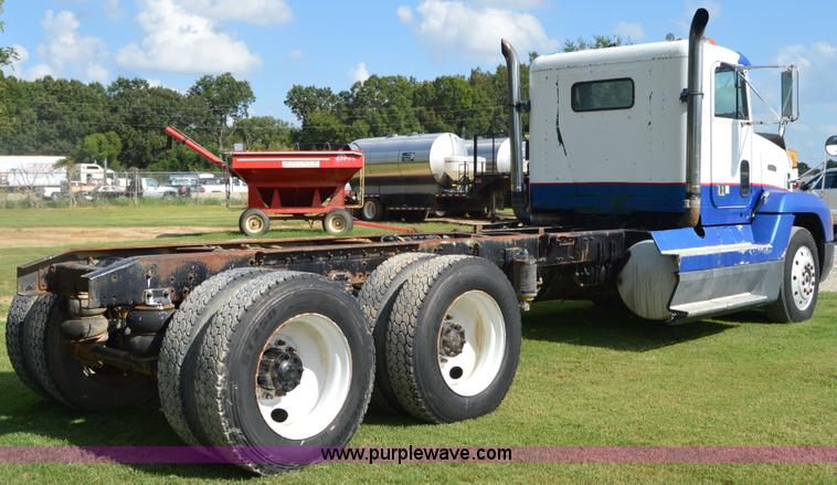 image for item AY9740 1989 Freightliner FLD120 truck cab and chassis