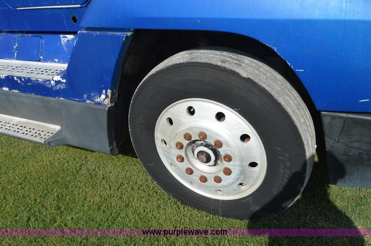 image for item AY9740 1989 Freightliner FLD120 truck cab and chassis