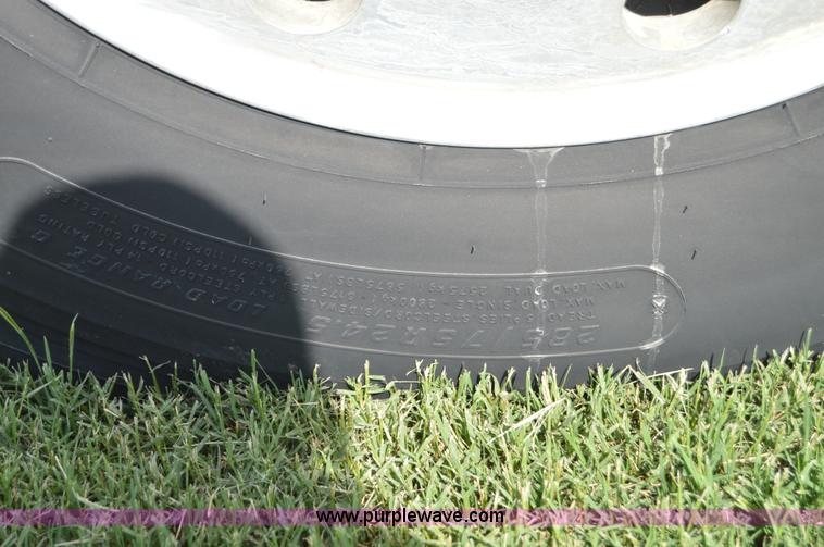 image for item AY9740 1989 Freightliner FLD120 truck cab and chassis