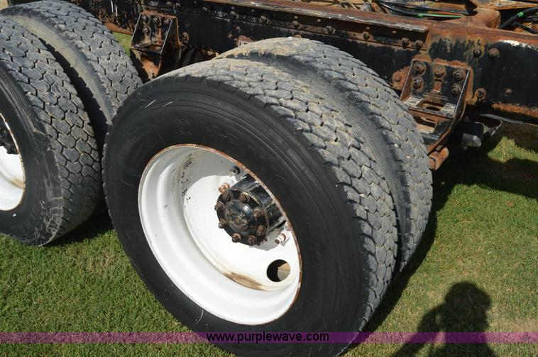 image for item AY9740 1989 Freightliner FLD120 truck cab and chassis