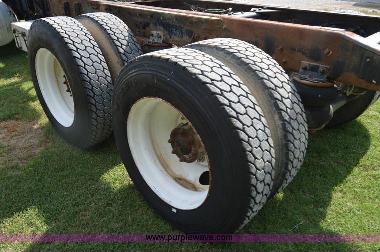 image for item AY9740 1989 Freightliner FLD120 truck cab and chassis