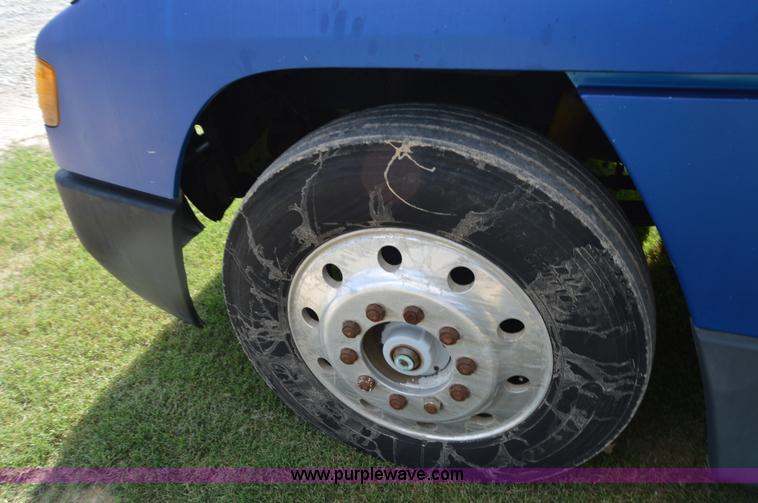 image for item AY9740 1989 Freightliner FLD120 truck cab and chassis