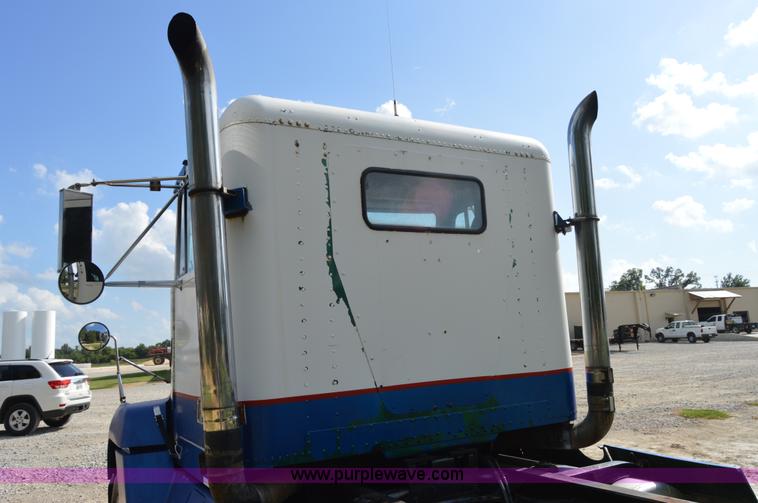 image for item AY9740 1989 Freightliner FLD120 truck cab and chassis