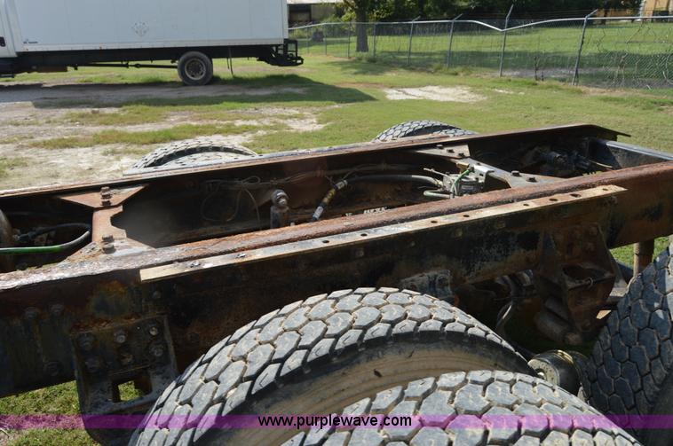 image for item AY9740 1989 Freightliner FLD120 truck cab and chassis