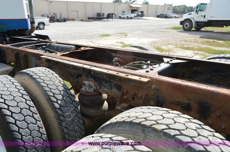 image for item AY9740 1989 Freightliner FLD120 truck cab and chassis