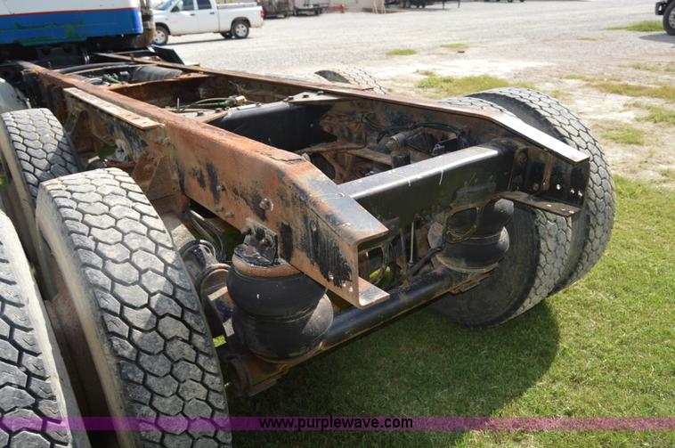 image for item AY9740 1989 Freightliner FLD120 truck cab and chassis