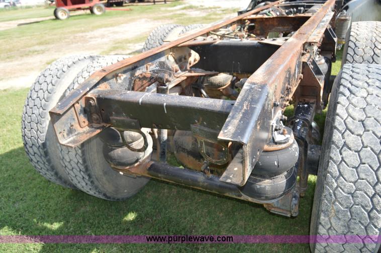 image for item AY9740 1989 Freightliner FLD120 truck cab and chassis