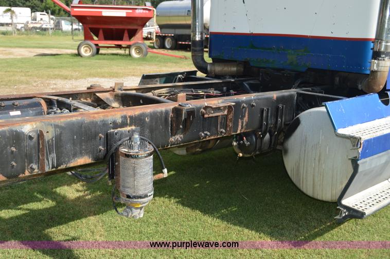 image for item AY9740 1989 Freightliner FLD120 truck cab and chassis