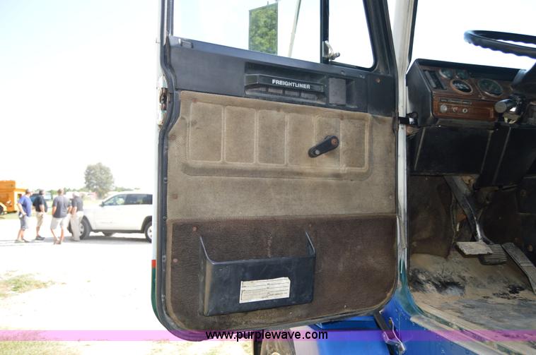 image for item AY9740 1989 Freightliner FLD120 truck cab and chassis