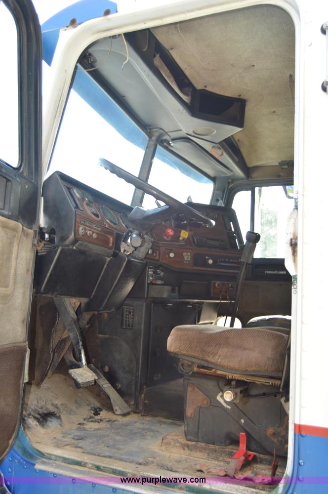 image for item AY9740 1989 Freightliner FLD120 truck cab and chassis