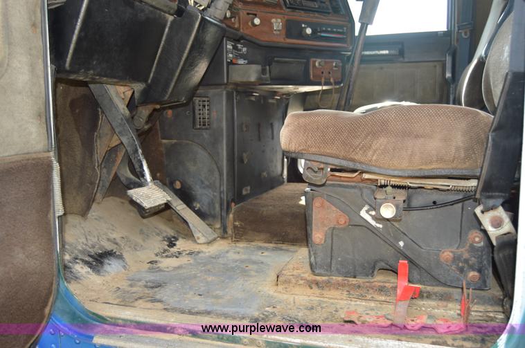 image for item AY9740 1989 Freightliner FLD120 truck cab and chassis