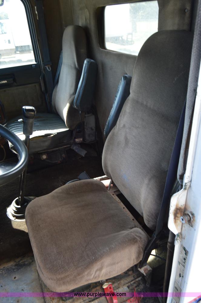 image for item AY9740 1989 Freightliner FLD120 truck cab and chassis