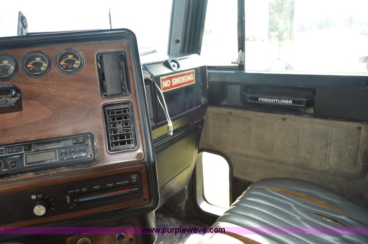 image for item AY9740 1989 Freightliner FLD120 truck cab and chassis