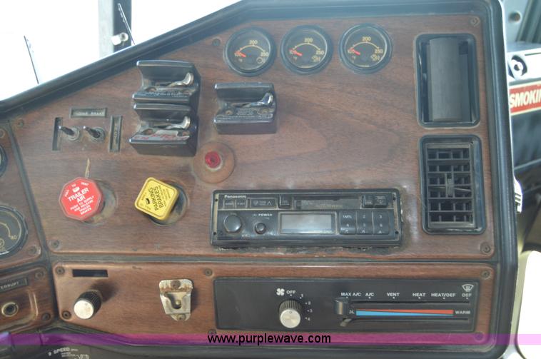 image for item AY9740 1989 Freightliner FLD120 truck cab and chassis