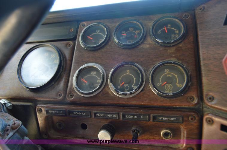 image for item AY9740 1989 Freightliner FLD120 truck cab and chassis