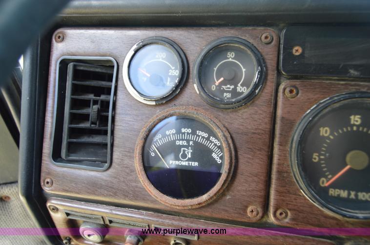 image for item AY9740 1989 Freightliner FLD120 truck cab and chassis