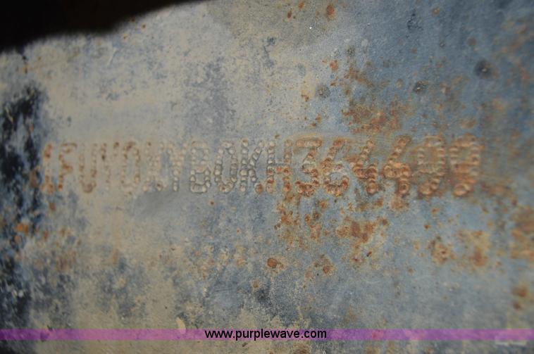 image for item AY9740 1989 Freightliner FLD120 truck cab and chassis