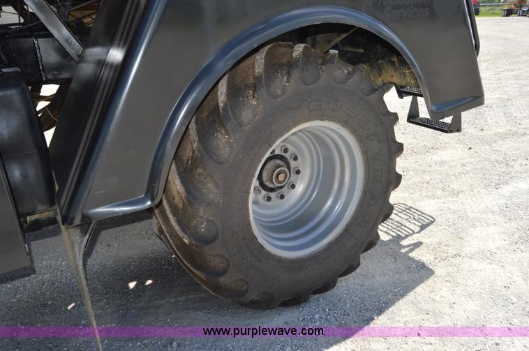 image for item AY9741 2006 Case IH FLX 4510 self-propelled dry spreader applicator