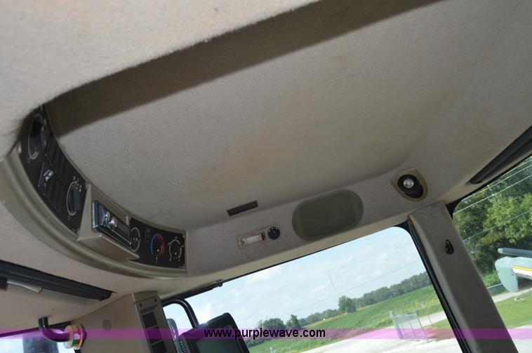 image for item AY9741 2006 Case IH FLX 4510 self-propelled dry spreader applicator