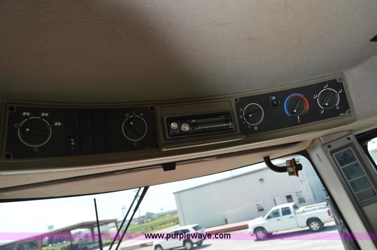 image for item AY9741 2006 Case IH FLX 4510 self-propelled dry spreader applicator