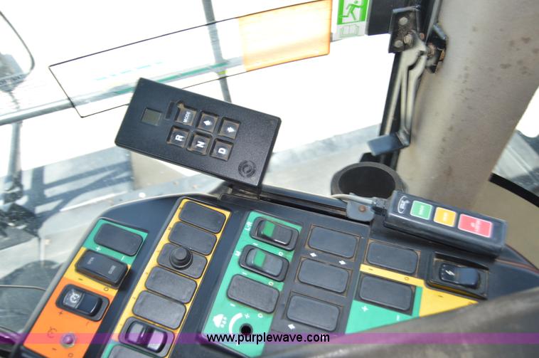 image for item AY9741 2006 Case IH FLX 4510 self-propelled dry spreader applicator