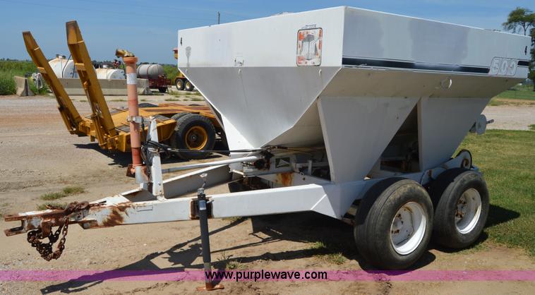image for item AY9743 Willmar 500 spreader