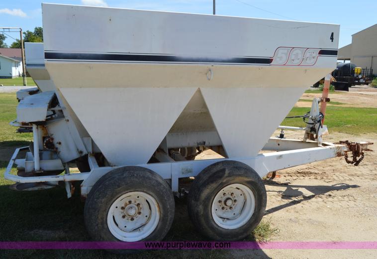 image for item AY9743 Willmar 500 spreader