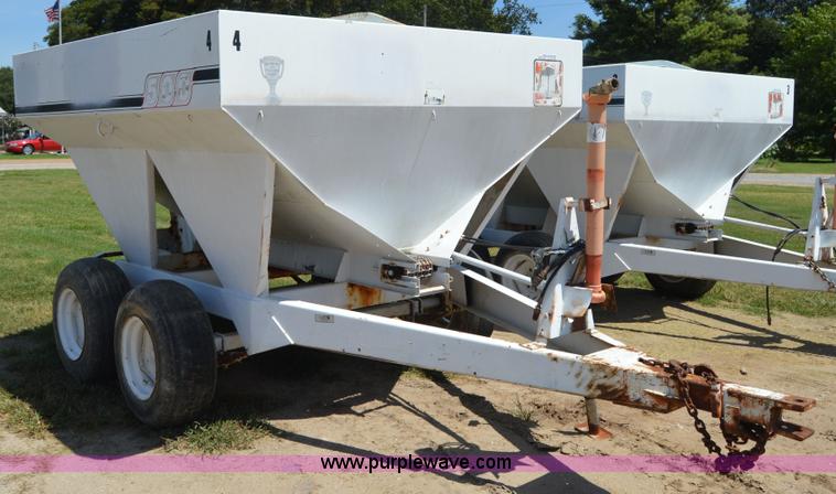 image for item AY9743 Willmar 500 spreader