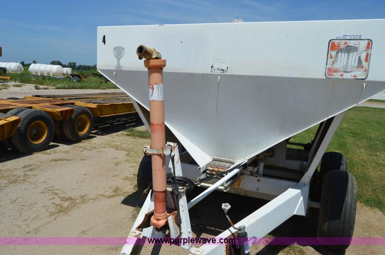 image for item AY9743 Willmar 500 spreader
